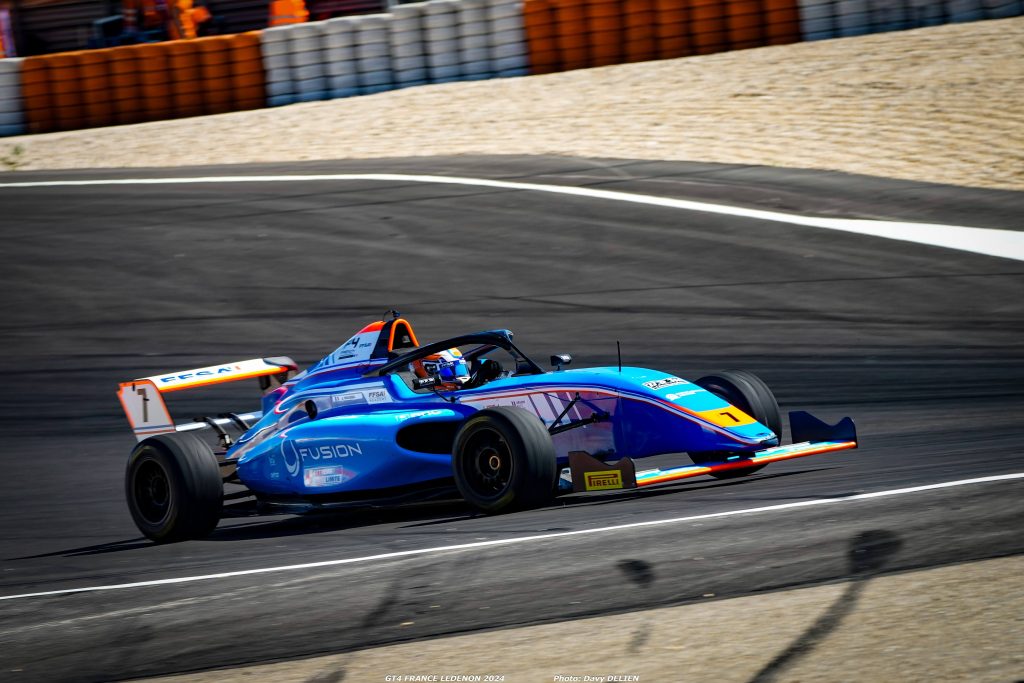 La transition du karting à la Formule 4 : le tremplin vers la compétition de haut niveau 4 F4 Jules Roussel Extreme Limite Visuel 4